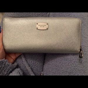 New barely used silver Michael Kors wallet.